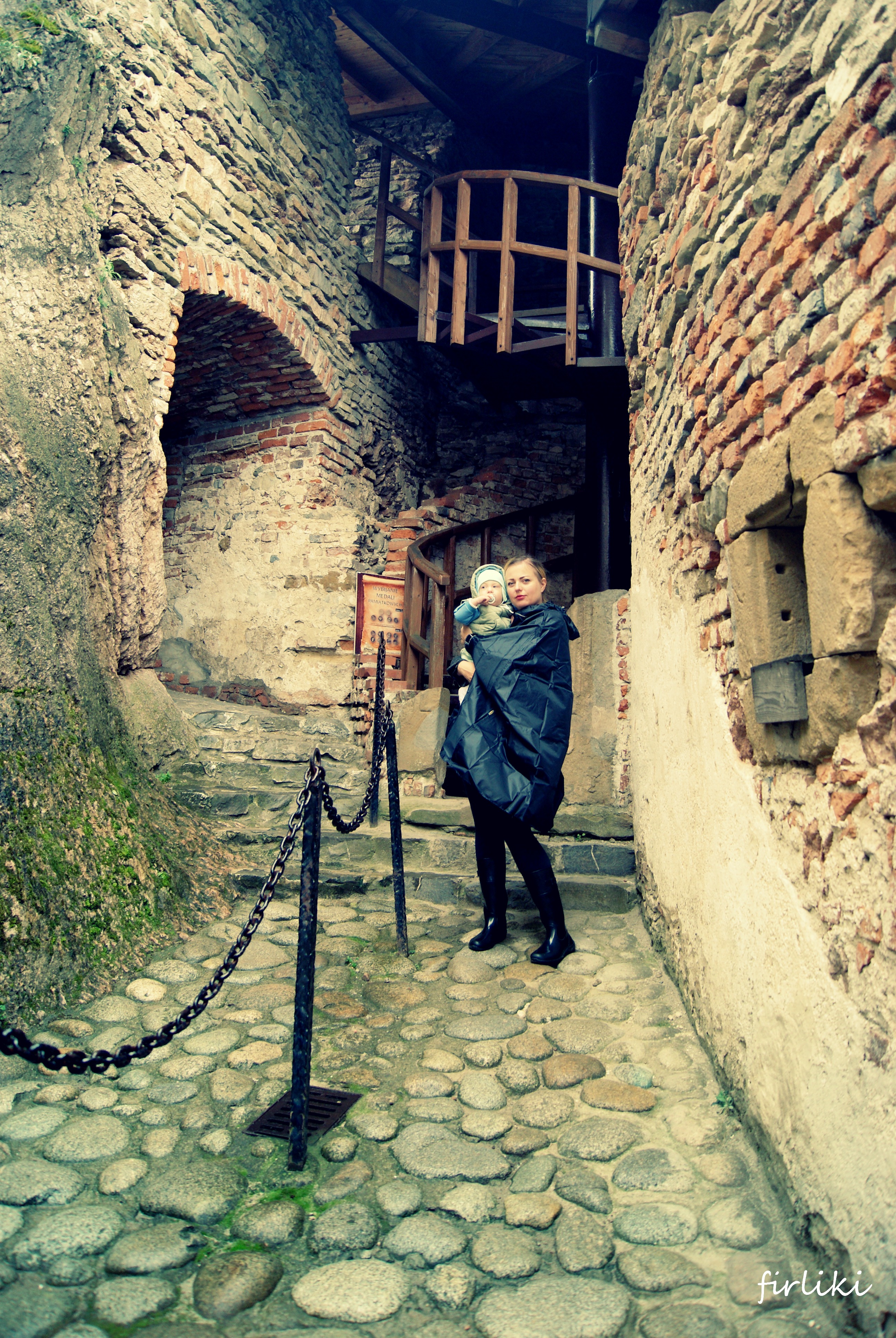 Pieniny z niemowlakiem. Szwendamy się po zamku.