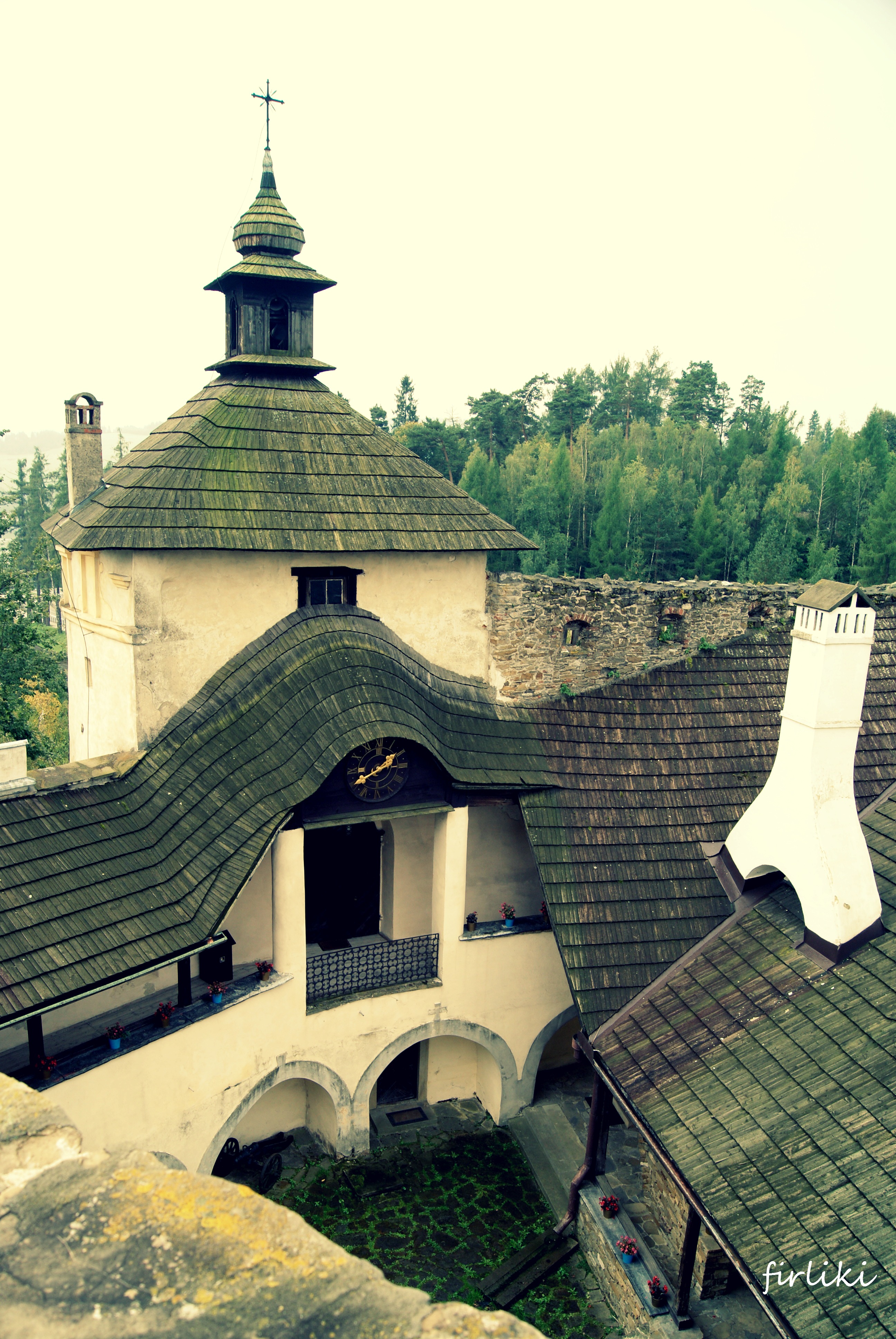 Pieniny z niemowlakiem. Na zamku w Niedzicy.